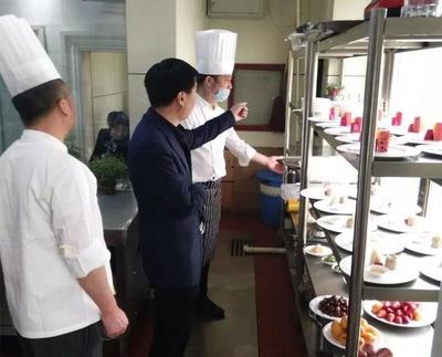筑牢安全防線，護航健康消費——徽縣市監局黨組書記、局長趙豐一行深入徽州大酒店檢查指導食品安全工作